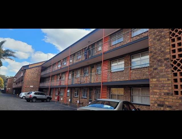 2 BEDROOM TOWNHOUSE FOR SALE IN NEW REDRUTH